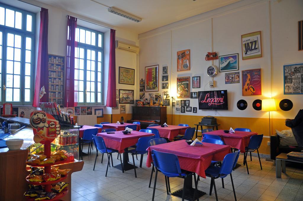Litus Roma Hostel Lido di Ostia Exterior foto The interior of the Legion
