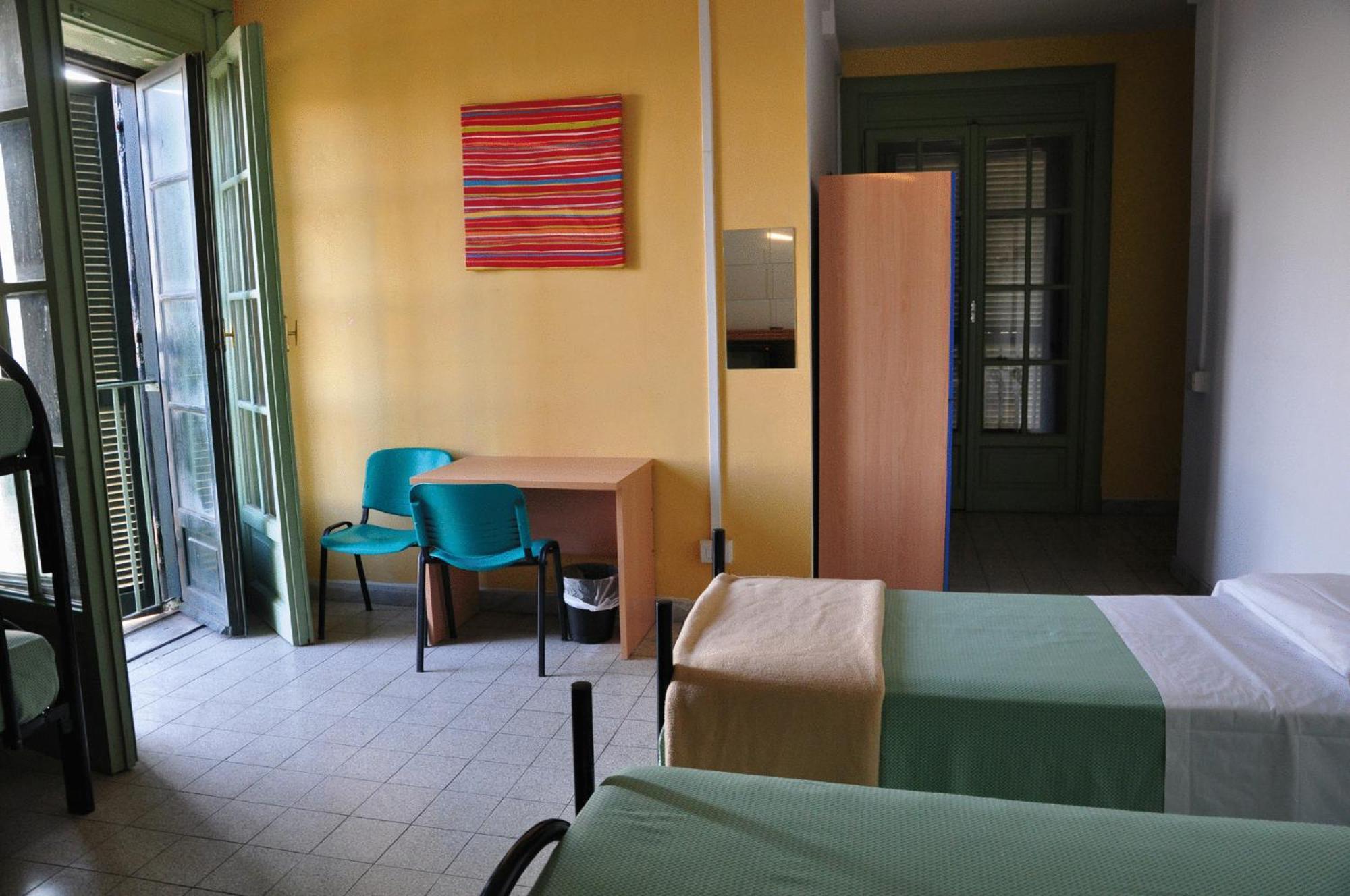 Litus Roma Hostel Lido di Ostia Exterior foto A typical room at the hostel