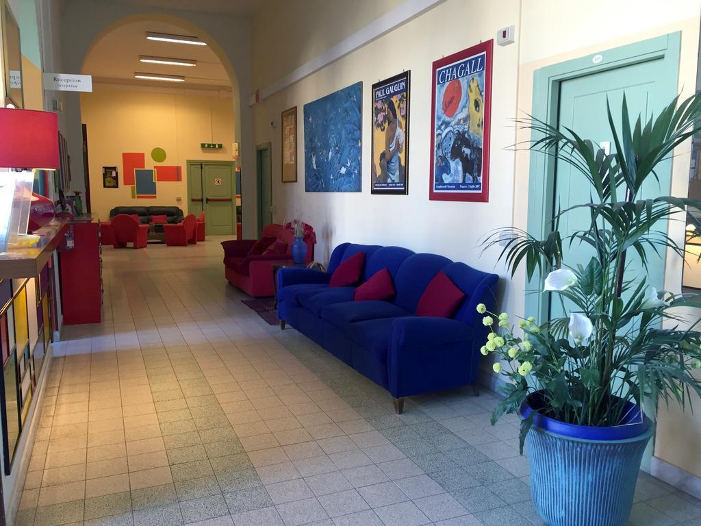 Litus Roma Hostel Lido di Ostia Exterior foto The library
