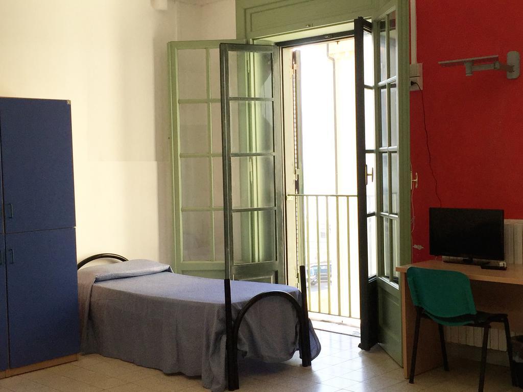 Litus Roma Hostel Lido di Ostia Exterior foto A typical room at the university