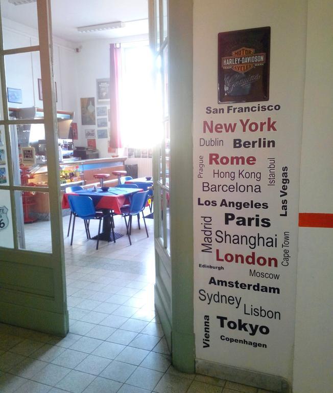 Litus Roma Hostel Lido di Ostia Exterior foto The hostel's dining room