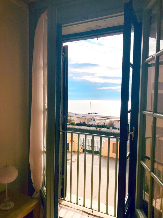 Litus Roma Hostel Lido di Ostia Exterior foto View from the balcony of a cell at the prison