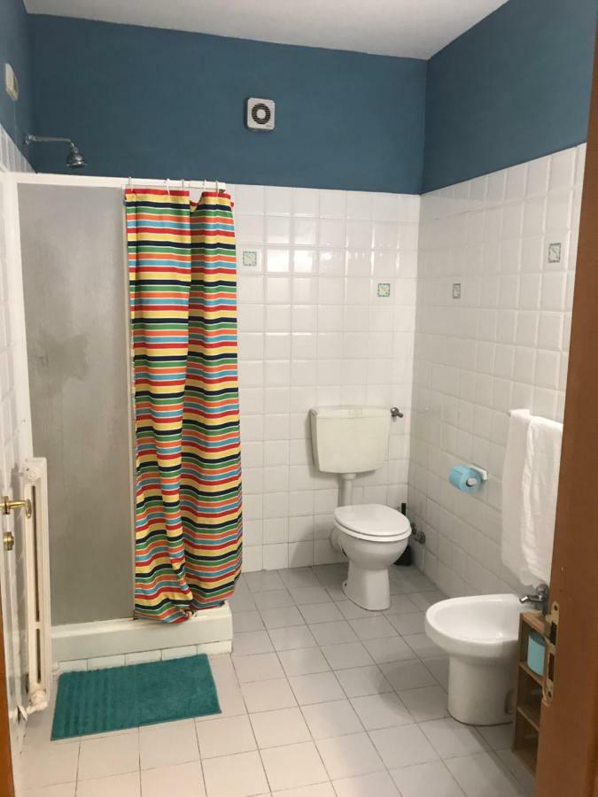 Litus Roma Hostel Lido di Ostia Exterior foto A shower curtain
